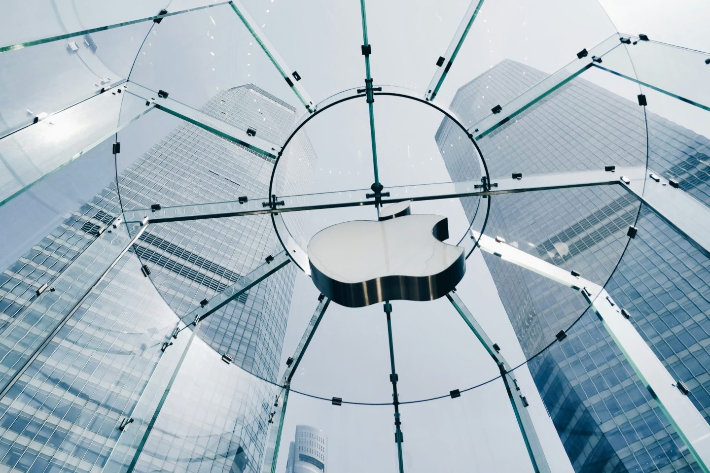 Apple AI stresses privacy with synthetic and anonymised data