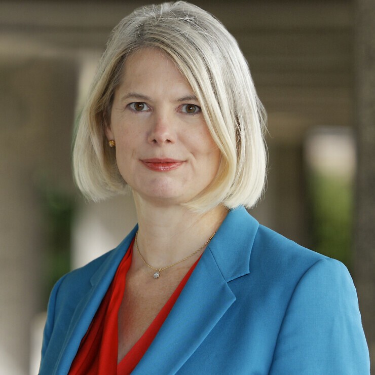 Headshot of Professor Gina Neff.