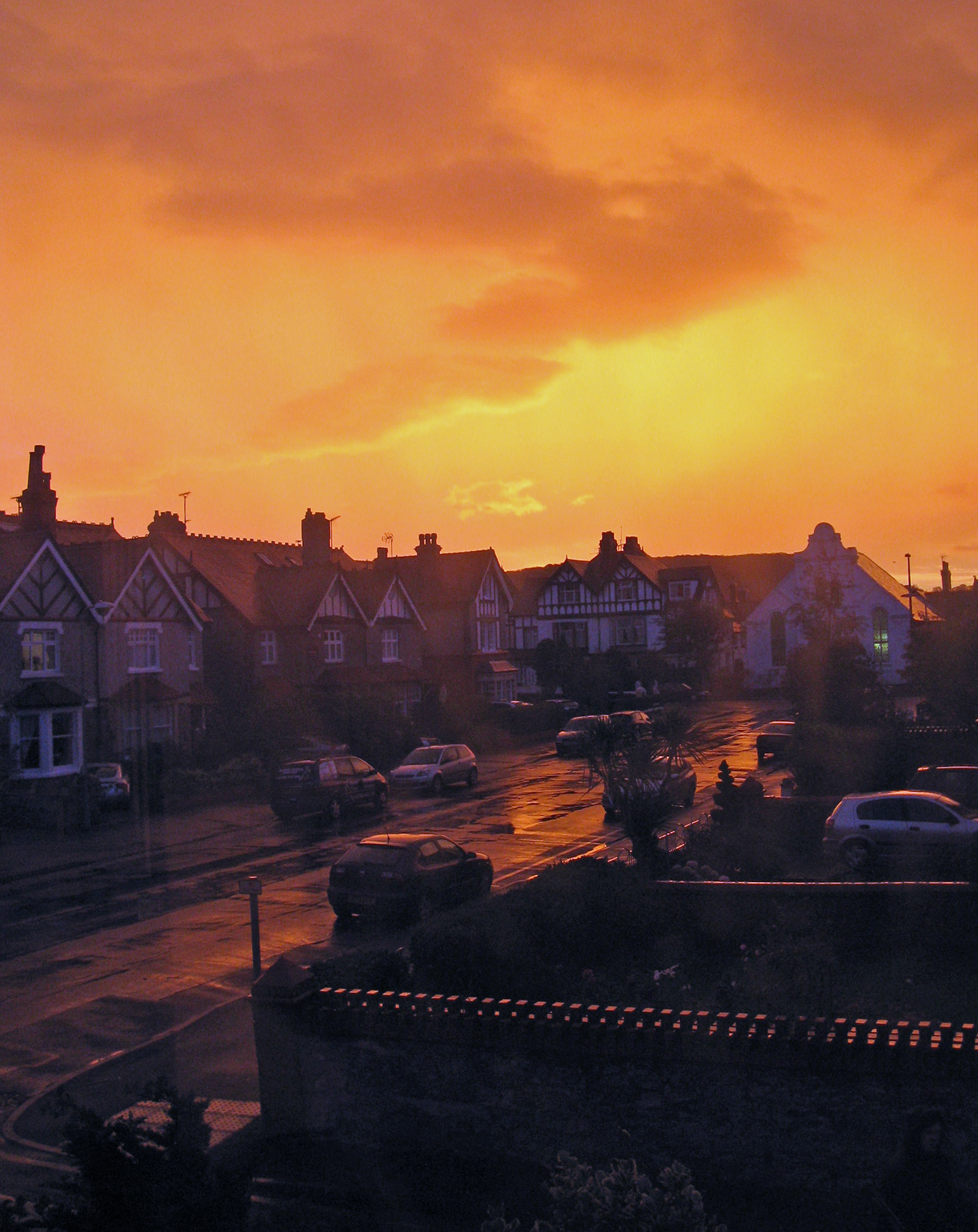 Hybrid Cloud Application Example Case Studies, Comparisons, and Advices